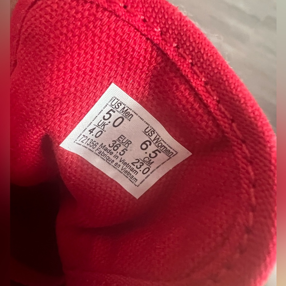 Vans - Picture 2 of 7